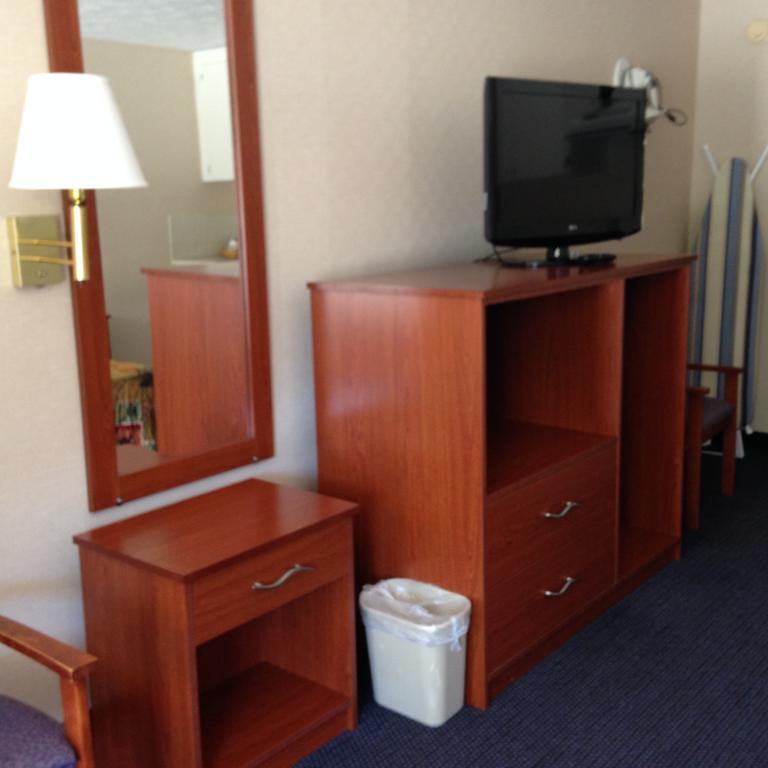 Knights Inn Elizabethtown Номер фото